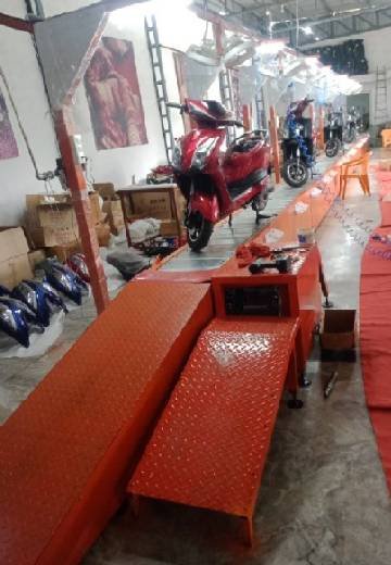 Two Wheeler Assembly Conveyor by Ujjwal Foods Machinery